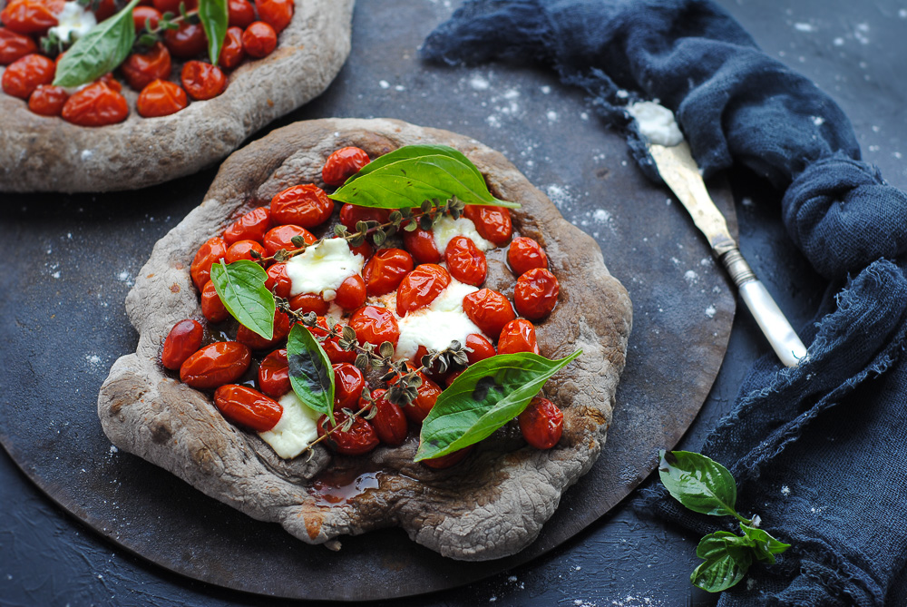 pizza me xaroupi, ntomatinia kai katiki